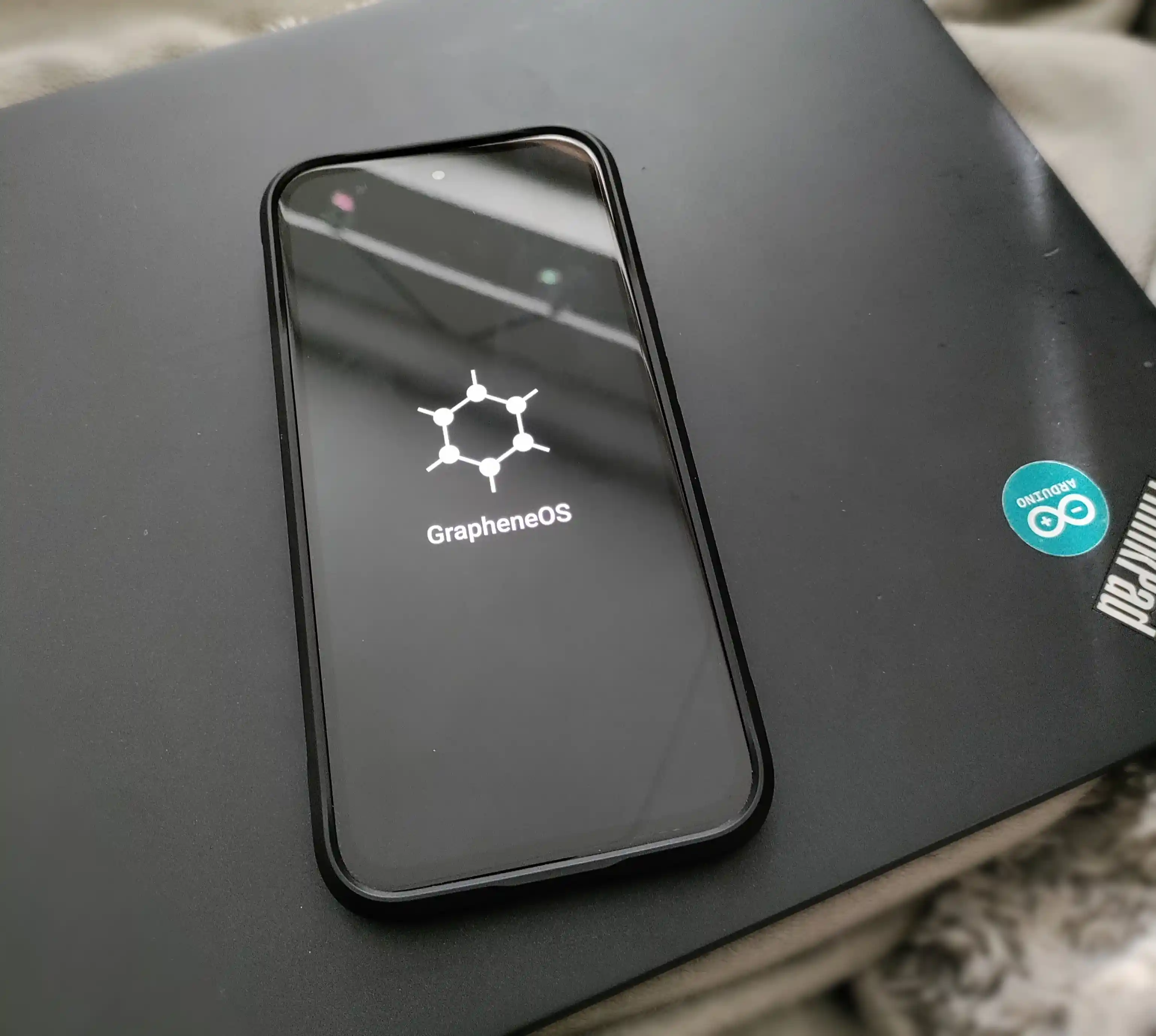 GrapheneOS puhelin, Google Pixel 8a